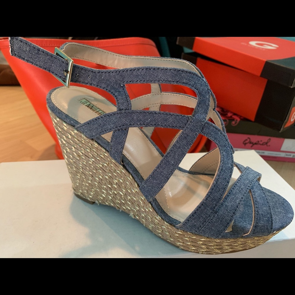 Never worn just try-on